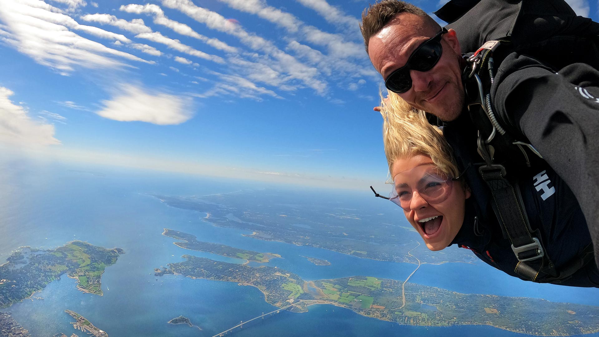 tandem-skydiving-student-skydive-newport-1920b-org